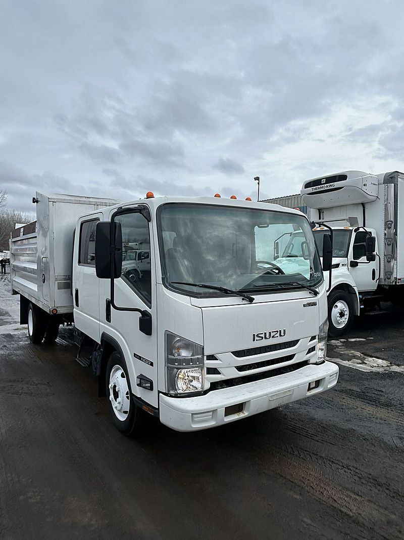 2022-isuzu-nqr+dc.1.jpg